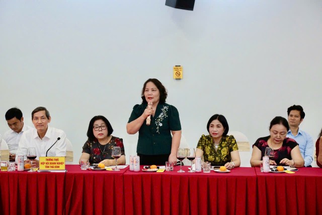 Bà Đỗ Thị Đông, Chủ tịch HĐQT, Tổng giám đốc Công ty cổ phần Sợi Trà Lý phát biểu tại buổi làm việc