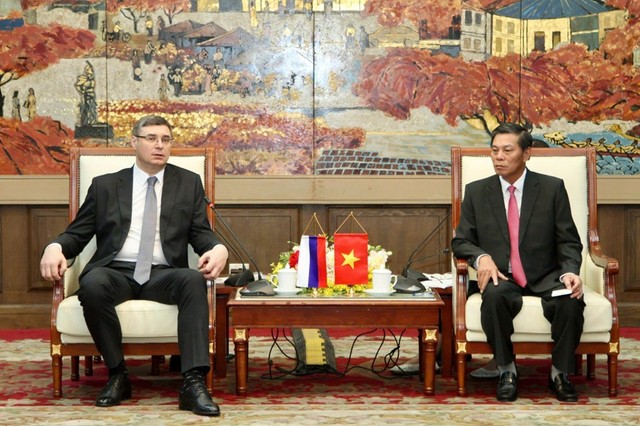 Chủ tịch UBND thành phố Hải Phòng và Thống đốc tỉnh Vladimir tại buổi làm việc.