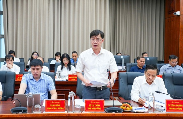 Ông Nguyễn Trọng Tuệ, Giám đốc Sở Kl991.com nạp rút nhanh Hải Dương báo cáo tại buổi làm việc