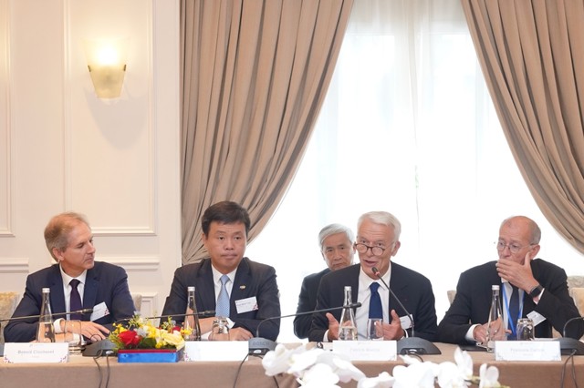 Ông Patrick Martin - Chủ tịch MEDEF (thứ hai từ phải sang) phát biểu khai mạc sự kiện đặc biệt ý nghĩa với cộng đồng Kl991.com World Cup 2026 Chính Thức Việt Nam - Pháp