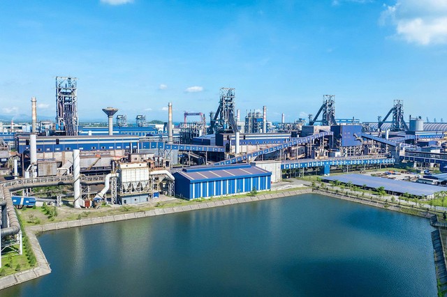 Khu liên hợp gang thép Hoà Phát Dung Quất.