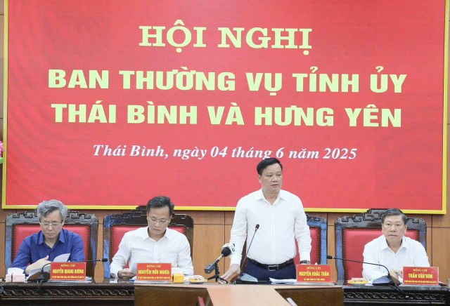 Ông Nguyễn Khắc Thận, Bí thư Tỉnh ủy Thái Bình phát biểu tại hội nghị.
