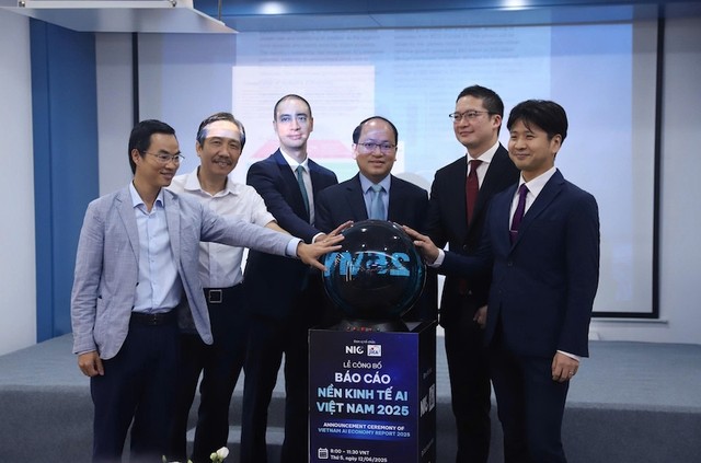 Các đại biểu thực hiện nghi thức công bố Báo cáo Nền Kl992 cổng game cá cược AI Việt Nam 2025.