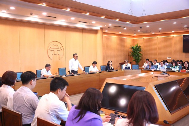 Chủ tịch UBND TP. Hà Nội Trần Sỹ Thanh yêu cầu Tổ công tác cũng như các địa phương đặt trọng tâm ưu tiên là phục vụ người dân, Kl991.com World Cup 2026 Chính Thức liên quan đến giải quyết các thủ tục hành chính.