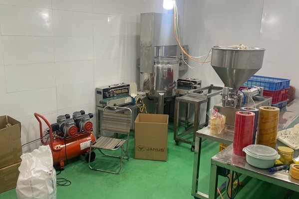 Trang thiết bị để các đối tượng Kl994 nhà cái bóng đá world cup mỹ phẩm giả.