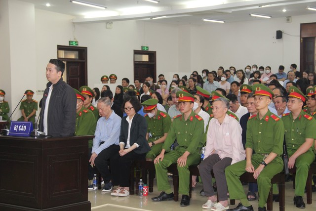 Các bị cáo tại phiên tòa phúc thẩm được mở lần đầu. Các bị cáo tại phiên tòa phúc thẩm được mở lần đầu.