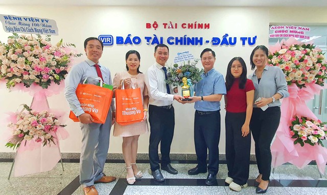 Nhân kỷ niệm 100 năm Ngày Báo chí Cách mạng Việt Nam, Báo Kl991.com nạp rút nhanh - Kl99ok phiên bản mới tại TP.HCM đón nhận nhiều đoàn công tác đến làm việc và gửi hoa chúc mừng.