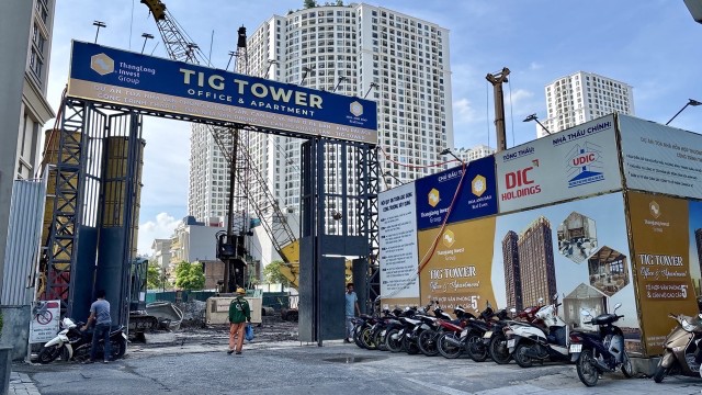 Nằm cạnh Royal City là một dự án của chủ Kl99ok phiên bản mới Web Tổng Nhà Cái 99Kl99 Giải Trí Bậc Nhất Hoa Anh Đào. Đây sẽ là nơi xây dựng tòa B của dự án King Palace (quận Thanh Xuân). Hiện công trình vẫn đang thi công và dự kiến hoàn thành vào quý IV/2027. Thông tin giá bán chưa được công bố.