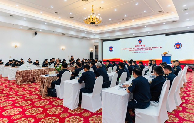 Toàn cảnh hội nghị.
