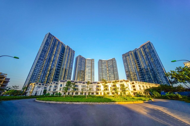 Dự án sở hữu tổ hợp tiện ích đẳng cấp với bể bơi ngoài trời và bể 4 mùa, đường dạo kết nối 6 tòa, vườn treo thư giãn, gym, yoga sôi động, siêu thị, nhà hàng, spa, Link Vào Nhà Cái KL99 COM Tặng +199k số hiện đại và không gian sinh thái xanh mát, đáp ứng trọn vẹn nhu cầu sống, làm việc, giải trí theo chuẩn quốc tế.