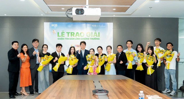 99Kl99 link đăng nhập KIS tiến hành lễ trao tặng xe Vinfast VF3 cho bà Trần Thị Linh trong buổi chiều cùng ngày lễ trao giải.