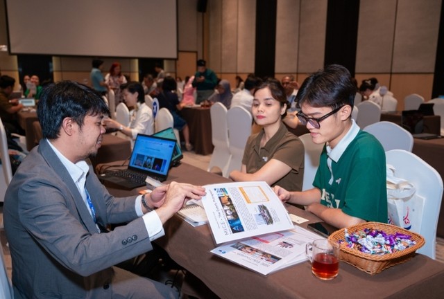 Các Kl991.com World Cup 2026 Chính Thức du lịch hai nước trao đổi thông tin tại “Lễ hội Du lịch, Nghệ thuật, Văn hóa và Ẩm thực Malaysia 2025”.