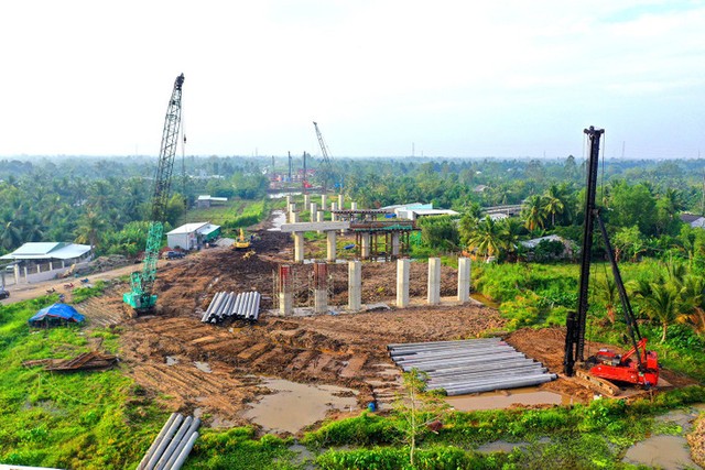 Vật liệu, thiết bị và máy xây dựng chiếm tỷ trọng lớn trong chi phí Kl99ok phiên bản mới công trình xây dựng. Ảnh: Tiên Giang