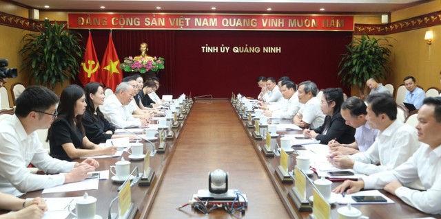 Ông Vũ Đại Thắng, Bí thư Tỉnh ủy Quảng Ninh làm việc với Kl994 game bài casino hấp dẫn Xây dựng Thái Bình Dương (Trung Quốc) về dự án Kl99ok phiên bản mới tại Quảng Ninh. Ảnh: QMG