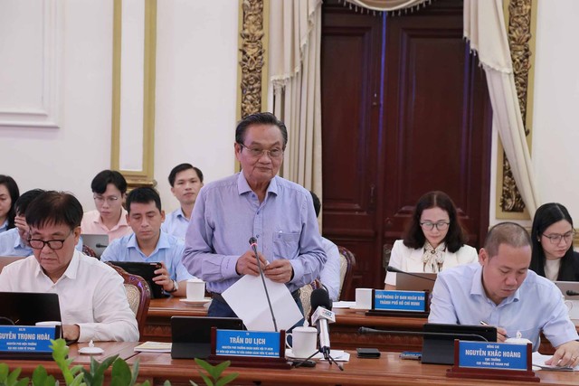 TS. Trần Du Lịch cho rằng TP.HCM cần đặt mình là địa phương đi tiên phong trong kỷ nguyên mới, là nơi có điều kiện thực hiện tốt nhất, hiệu quả nhất bộ tứ trụ cột. Ảnh: Trọng Tín