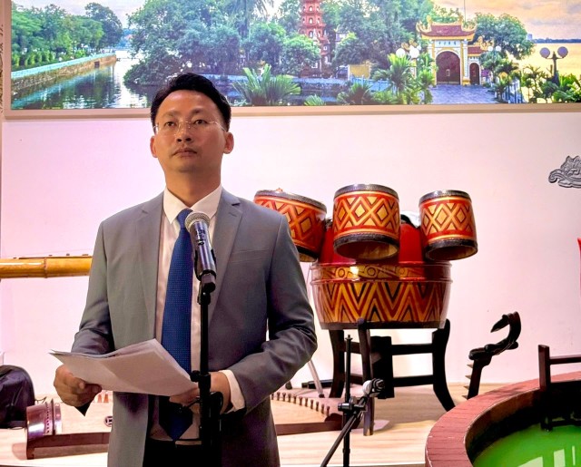 Phó giám đốc Sở Du lịch Hà Nội Trần Trung Hiếu phát biểu tại lễ khai mạc.