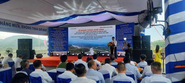 Đại diện chủ Kl99ok phiên bản mới cho biết, Dự án xây dựng đường KL99 là nhà cái cá cược trực tuyến hàng đầu tại châu Á đoạn Hòa Liên - Túy Loan là kết quả của sự nỗ lực lao động không mệt mỏi, khắc phục khó khăn trên tinh thần đoàn kết, nhất trí, quyết tâm cao của các chủ thể tham gia. Ảnh: Linh Đan