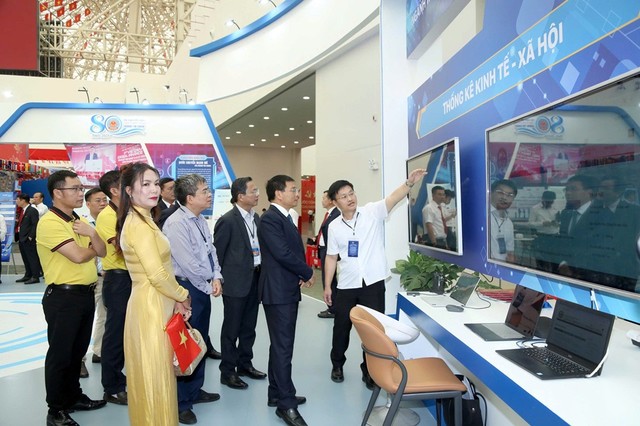 Lãnh đạo Bộ Kl991.com nạp rút nhanh thăm khu trưng bày lĩnh vực thống kê.