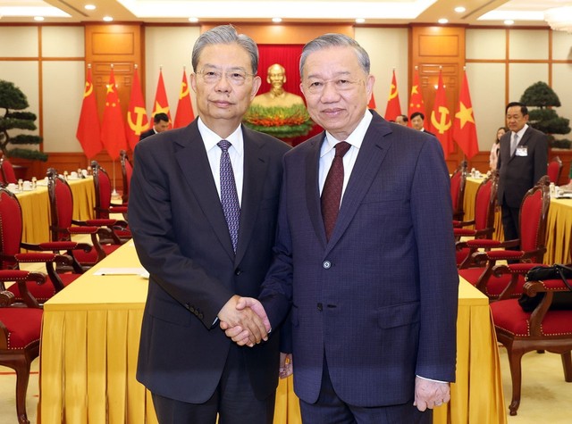Tổng Bí thư Tô Lâm hội kiến với Ủy viên trưởng Nhân đại toàn quốc Trung Quốc Triệu Lạc Tế. Ảnh: Thống Nhất.