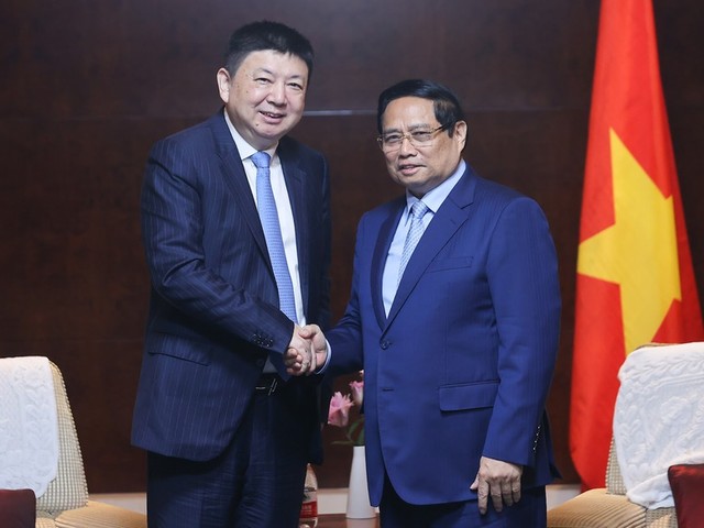 Thủ tướng Phạm Minh Chính tiếp Chủ tịch HĐQT Kl994 game bài casino hấp dẫn Thiết kế Hoa Thiết Dương Vệ Đông - Ảnh: Nhật Bắc.