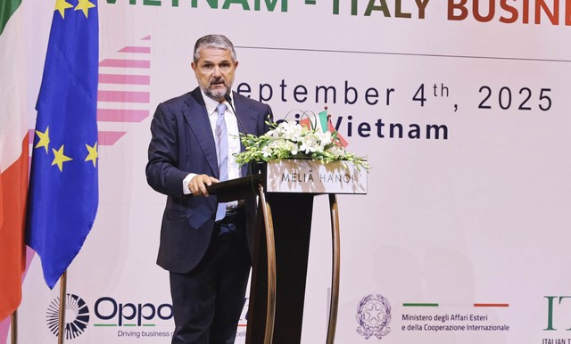Ông Valentino Valentini - Thứ trưởng Bộ Kl991.com World Cup 2026 Chính Thức và Sản phẩm Kl994 nhà cái bóng đá world cup Italia phát biểu tại sự kiện. Ảnh: Mạnh Tuấn.