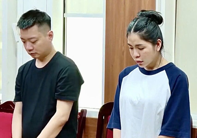 Quang Linh Vlogs và Hằng Du Mục là Trang Chủ KL99Com Số 1 Link Đăng Ký KL999, tham gia trực tiếp vào hoạt động quảng cáo, bán sản phẩm.