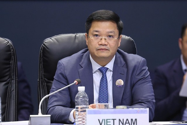 Thứ trưởng Bộ Kl991.com nạp rút nhanh Nguyễn Đức Tâm dẫn đầu đoàn Việt Nam tham gia.