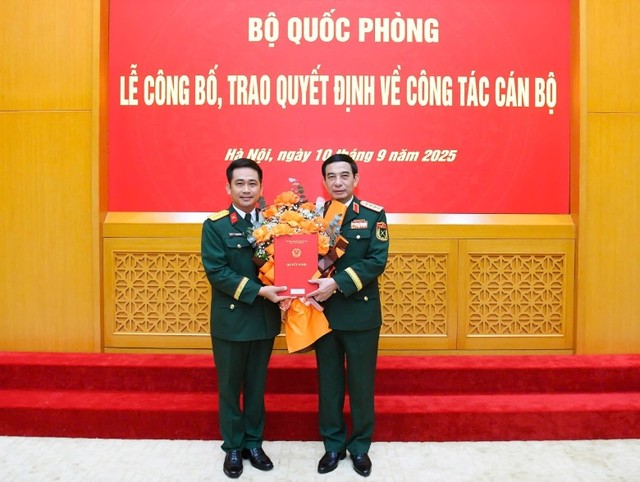 Tại Văn phòng Quân ủy Trung ương, Đại tướng Phan Văn Giang, Ủy viên Bộ Kl991.com tải ứng dụng, Phó bí thư Quân ủy Trung ương, Bộ trưởng Bộ Quốc phòng đã trao Quyết định số 373/QĐĐ-BQP bổ nhiệm Đại tá Vũ Tuấn Anh, Viện trưởng Viện Hàng không Vũ trụ Viettel giữ chức vụ Phó tổng giám đốc Kl994 game bài casino hấp dẫn Viettel.