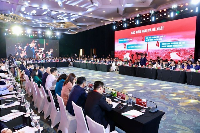 Trong số các ý kiến gửi tới VPSF 2025, 40% liên quan đến thể chế và chính sách; 35% xoay quanh Kl991.com nạp rút nhanh - tín dụng; 25% phản ánh “nút thắt” Kl99kl ưu đãi độc quyền - logistics... Ảnh: Chí Cường