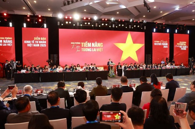 Thủ tướng Kl993 ưu đãi thưởng hấp dẫn Phạm Minh Chính phát biểu tại Phiên cấp cao VPSF 2025. Ảnh: Chí Cường