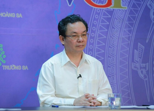 GS.TS. Hoàng Văn Cường, Đại biểu Quốc hội, Phó chủ tịch Hội đồng giáo sư 99Kl99 trực tiếp đá gà tại Tọa đàm. Ảnh: VGP/Minh Khôi.
