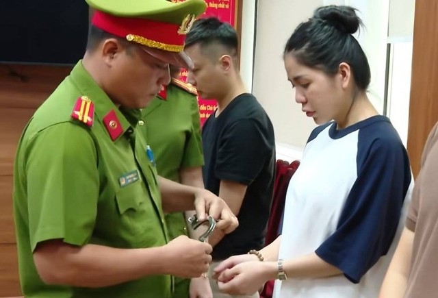 Nguyễn Thị Thái Hằng (Hằng Du mục) đã tổ chức nhiều buổi livestream để bán sản phẩm Kẹo rau củ Kera.
