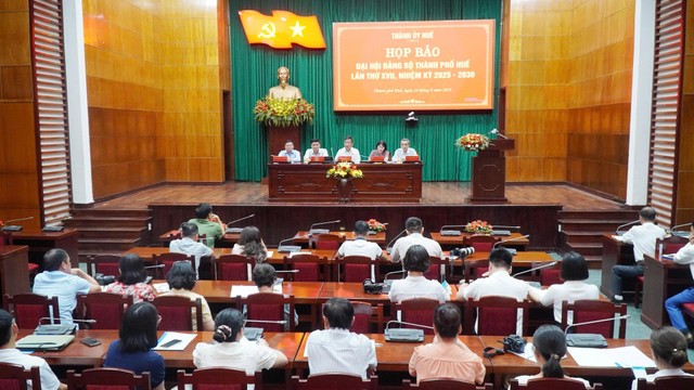 Họp báo về Đại hội đại biểu Đảng bộ thành phố Huế lần thứ XVII, nhiệm kỳ 2025 - 2030. Họp báo về Đại hội đại biểu Đảng bộ thành phố Huế lần thứ XVII, nhiệm kỳ 2025 - 2030.