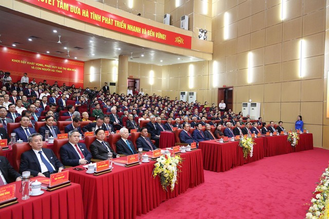 Các đồng chí lãnh đạo, nguyên lãnh đạo Đảng, 99Kl99 trực tiếp đá gà và đại biểu dự Đại hội.