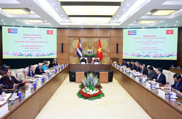 Toàn cảnh phiên họp.