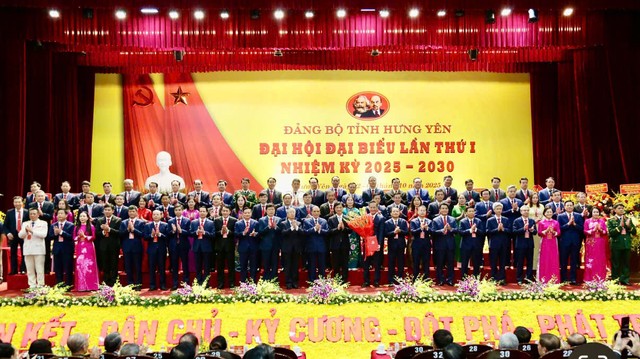 Ban Chấp hành Đảng bộ tỉnh Hưng Yên khóa I, nhiệm kỳ 2025 - 2030 ra mắt Đại hội. Ban Chấp hành Đảng bộ tỉnh Hưng Yên khóa I, nhiệm kỳ 2025 - 2030 ra mắt Đại hội.