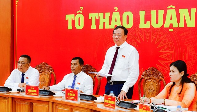 Phó Bí thư Tỉnh ủy, Chủ tịch Ủy ban Mặt trận Tổ quốc đóng góp ý kiến thảo luận Văn kiện Dự thảo Báo cáo Kl991.com tải ứng dụng Đại hội đại biểu Đảng bộ tỉnh Vĩnh Long lần thứ I, nhiệm kỳ 2025- 2030