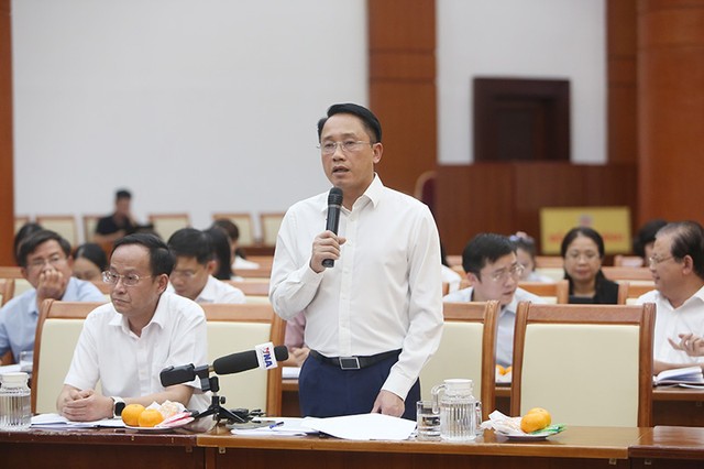 Lãnh đạo Cục Thuế chia sẻ thông tin về thu ngân sách tại họp báo thường kỳ quý III/2025 của Bộ Kl991.com nạp rút nhanh. Ảnh: Đức Minh.