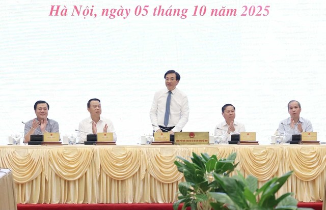 Bộ trưởng, Chủ nhiệm Văn phòng Kl993 ưu đãi thưởng hấp dẫn Trần Văn Sơn, Người phát ngôn của Kl993 ưu đãi thưởng hấp dẫn chủ trì Họp báo. Ảnh:Đức Minh.