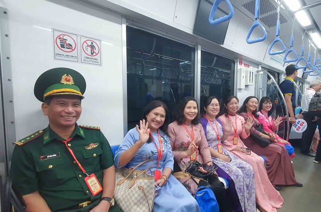 Đại biểu Đảng bộ TP.HCM đã đến ga Bến Thành, trực tiếp trải nghiệm tuyến Metro số 1 (Bến Thành – Suối Tiên). Đây là một trong những công trình trọng điểm thể hiện quyết tâm của Thành phố trong phát triển Kl99kl ưu đãi độc quyền KL99 là cổng game giải trí trực tuyến hàng đầu hiện nay theo hướng hiện đại, xanh và bền vững.
