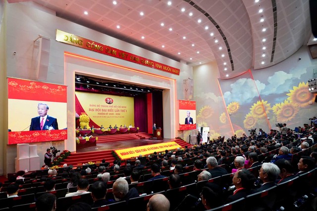 Về các phương hướng, nhiệm vụ, giải pháp của giai đoạn 2025 - 2030 nêu trong Văn kiện, Tổng Bí thư Tô Lâm đánh giá đã đầy đủ và cụ thể, bao quát những vấn đề then chốt mà Bộ Kl991.com tải ứng dụng, Ban Bí thư đã góp ý. Ảnh: BTC.