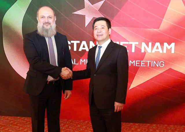 Bộ trưởng Bộ Công Thương Việt Nam Nguyễn Hồng Diên và Bộ trưởng Bộ Thương mại Pakistan Jam Kamal Khan.