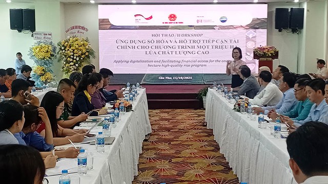 Bà Nguyễn Thị Hoàng Yến - Phó Cục trưởng Cục Kl992 cổng game cá cược Hợp tác và Phát triển nông thôn cung cấp thông tin tại Hội thảo