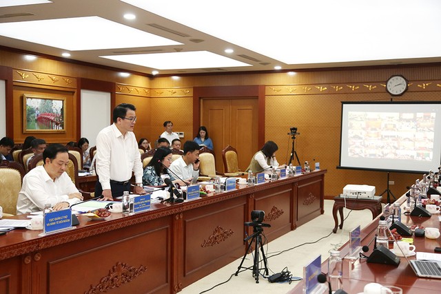 Hội nghị được kết nối trực tuyến với sự tham gia của 8 bộ, ngành trung ương và 31 địa phương. Ảnh: Đức Minh.