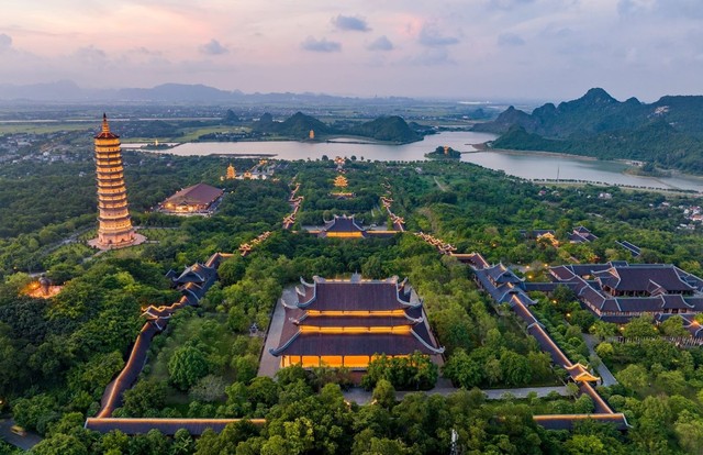 Chùa Bái Đính cũng vinh dự nhận giải thưởng “Travellers’ Choice - Điểm đến nổi bật 2025” cùng biểu tượng “tích xanh xác nhận uy tín” của TripAdvisor. Ảnh: Sở Du lịch Ninh Bình.