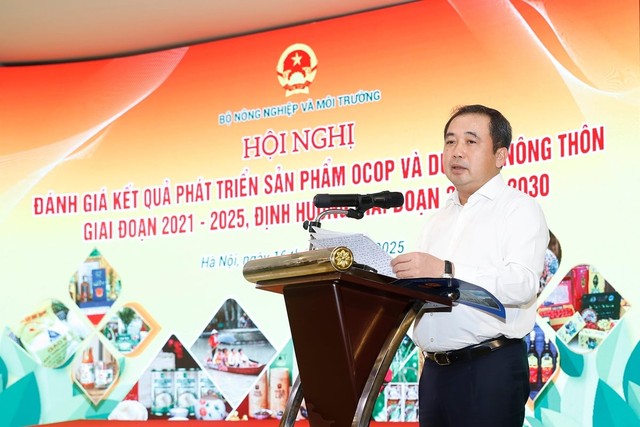 Quyền Bộ trưởng Bộ Nông nghiệp và Môi trường Trần Đức Thắng phát biểu tại Hội nghị.