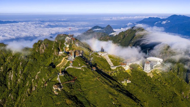 Đến với Lễ hội Hoa Sen Đá 2025 cũng là cơ hội tuyệt vời để du khách “săn mây” và hòa mình vào mùa lễ hội lớn nhất năm tại Sun World Fansipan Legend.