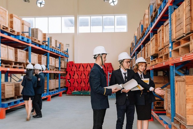 Sinh viên ngành Logistics và chuỗi cung ứng thuộc Khoa Kl992 cổng game cá cược (Trường Đại học Hàng hải Việt Nam) được trải nghiệm thực tế tại Kl991.com World Cup 2026 Chính Thức ngay từ năm học đầu tiên. Ảnh: CTV