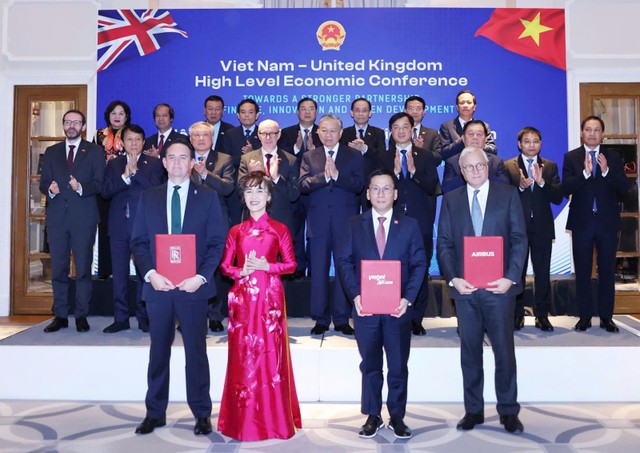 Tổng Bí thư Tô Lâm (giữa) chứng kiến Vietjet trao các hợp đồng đặt mua máy bay với Airbus tại Hội Nghị Kl992 cổng game cá cược Cấp Cao Việt Nam - Anh Tổng Bí thư Tô Lâm (giữa) chứng kiến Vietjet trao các hợp đồng đặt mua máy bay với Airbus tại Hội Nghị Kl992 cổng game cá cược Cấp Cao Việt Nam - Anh