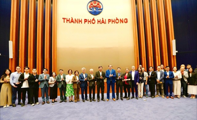 Các đại biểu lãnh đạo TP. Hải Phòng cùng Hiệp hội Kl991.com World Cup 2026 Chính Thức châu Âu chụp ảnh lưu niệm